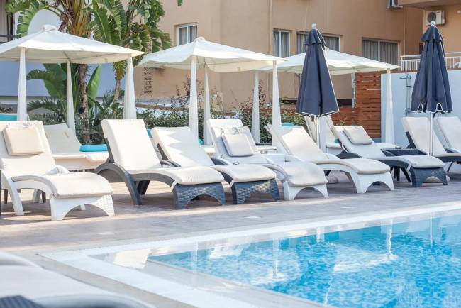 Шезлонг пластиковый с матрасом GS 1009 (Fiji) белый, слоновая кость 1870x730x340 мм